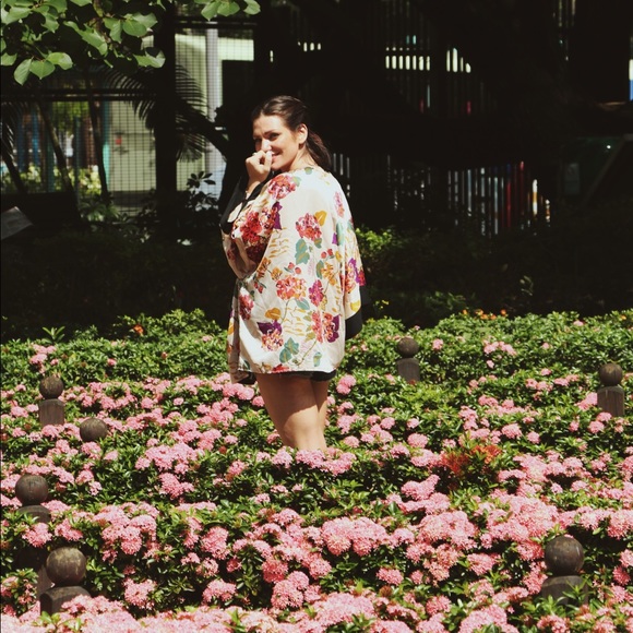 H&M conscious collection floral kimono! - Picture 2 of 7